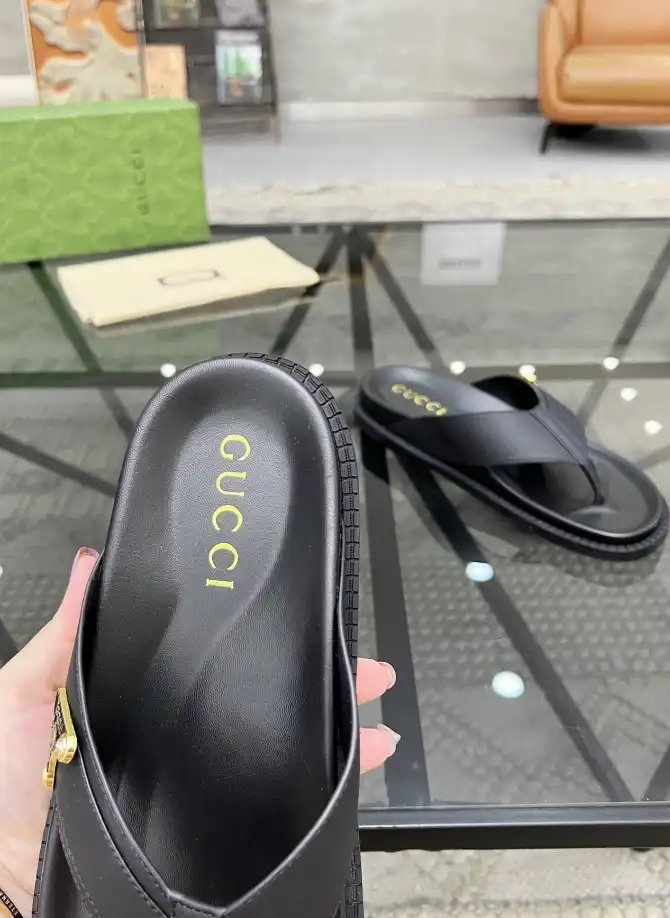 hype Gucci Slippers