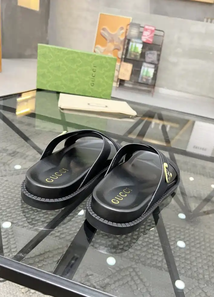 hype Gucci Slippers