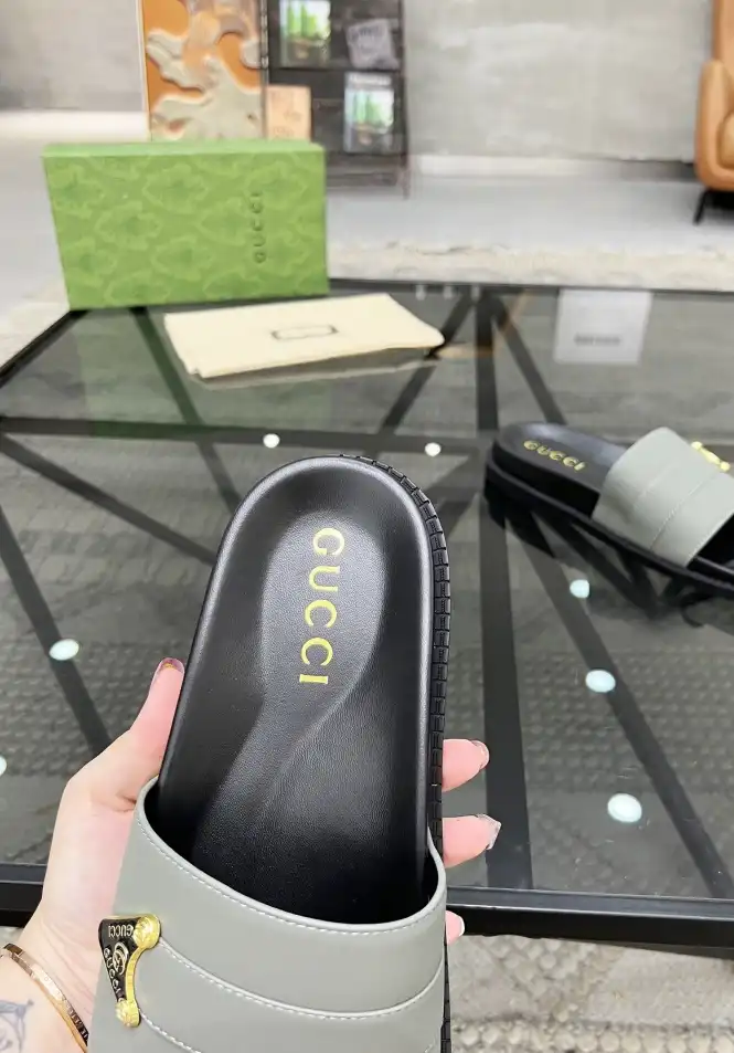 hype Gucci Slippers