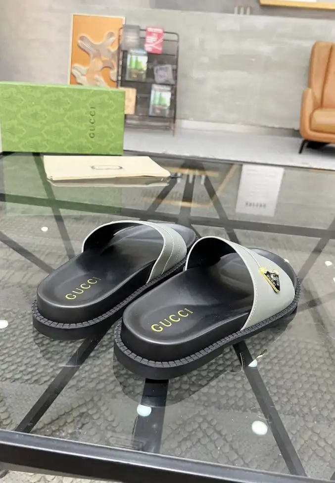 hype Gucci Slippers