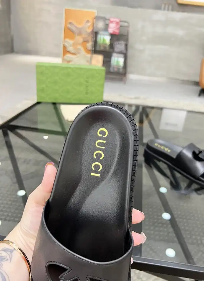 hype Gucci Slippers