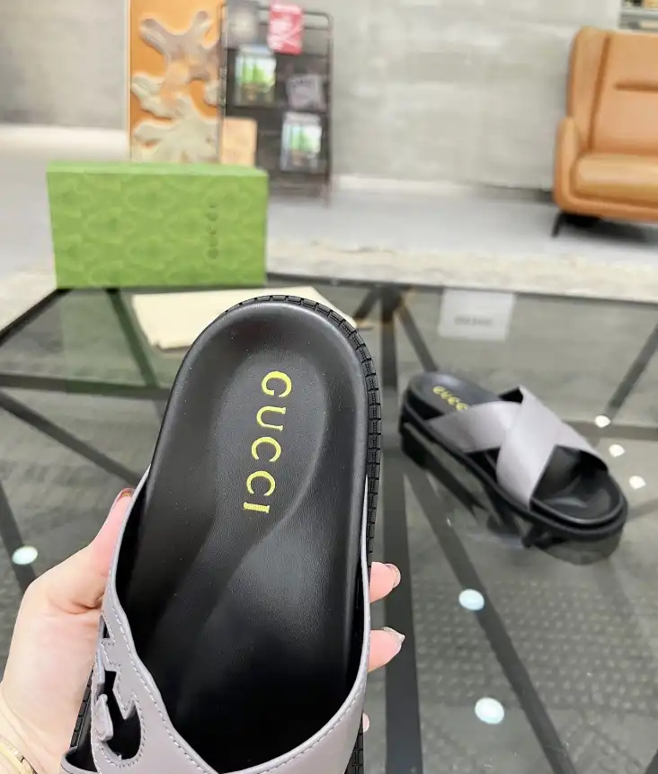 hype Gucci Slippers