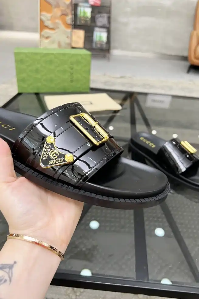 hype Gucci Slippers