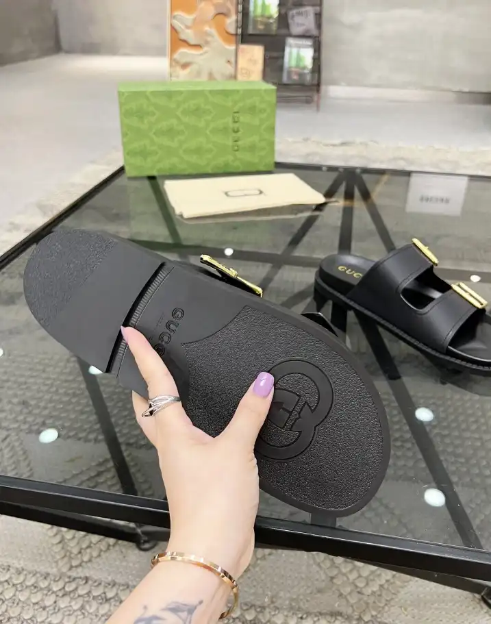 hype Gucci Slippers