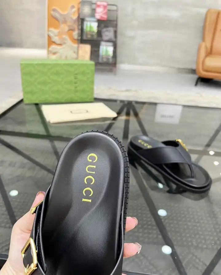 hype Gucci Slippers