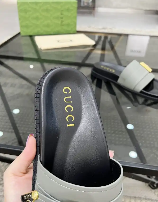 hype Gucci Slippers