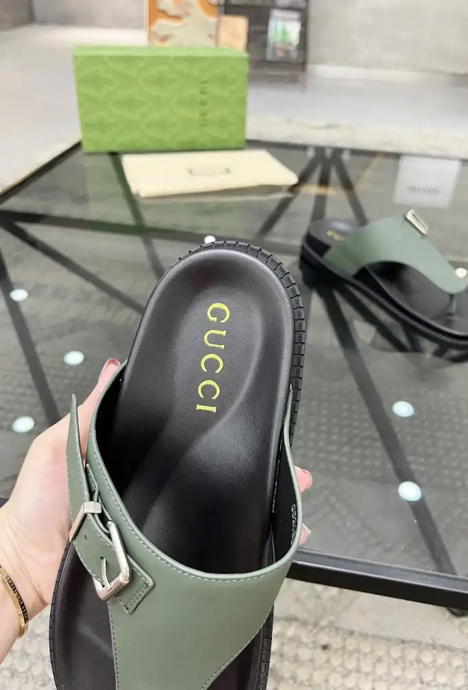 hype Gucci Slippers