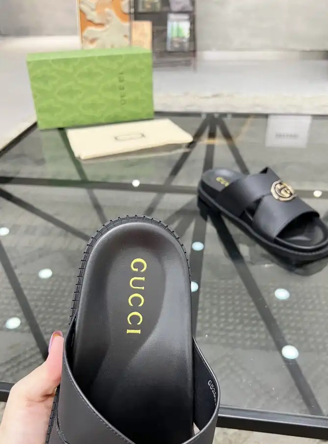 hype Gucci Slippers