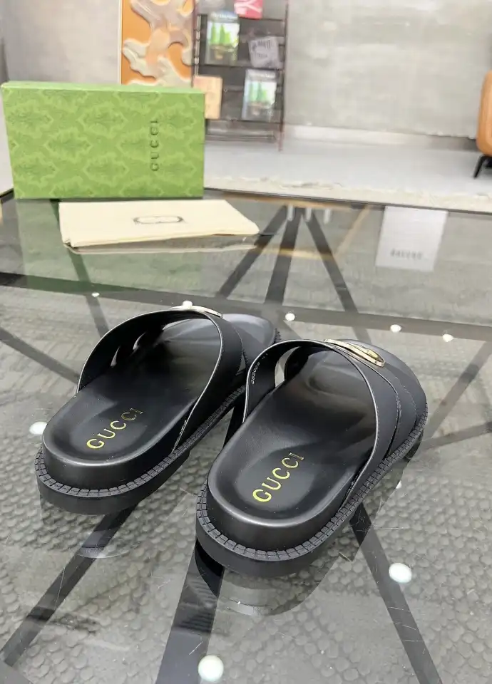 hype Gucci Slippers