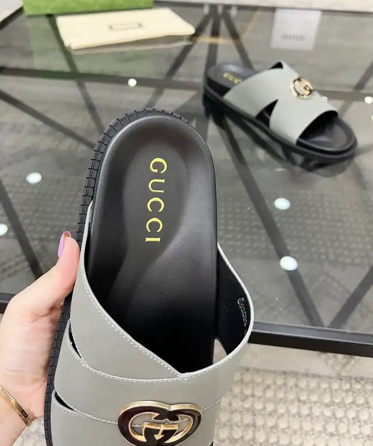 hype Gucci Slippers