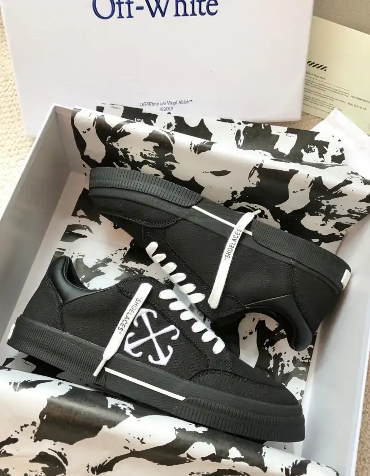 hype Off-White Sneakers