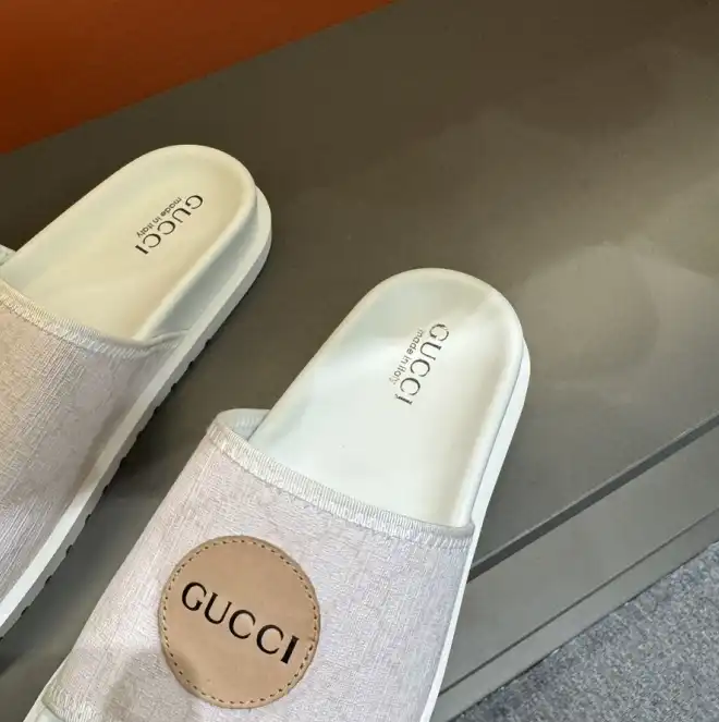 hype Gucci Slippers