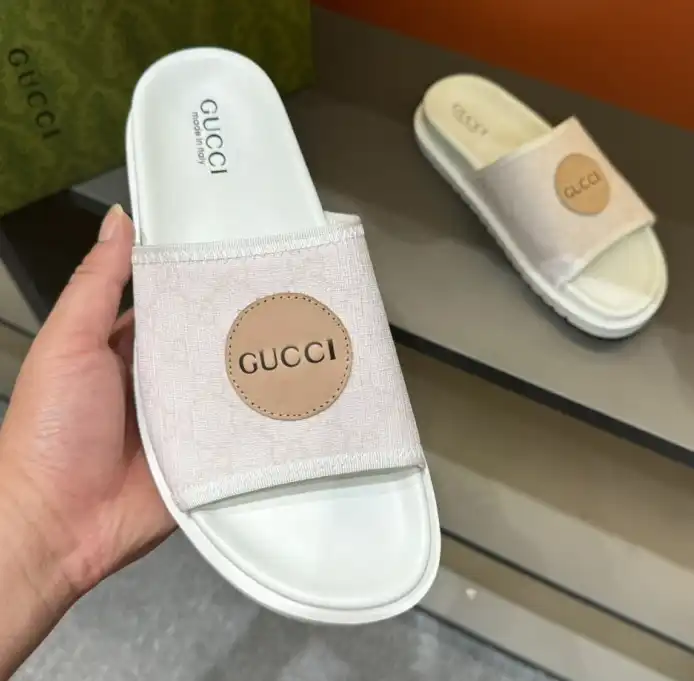 hype Gucci Slippers