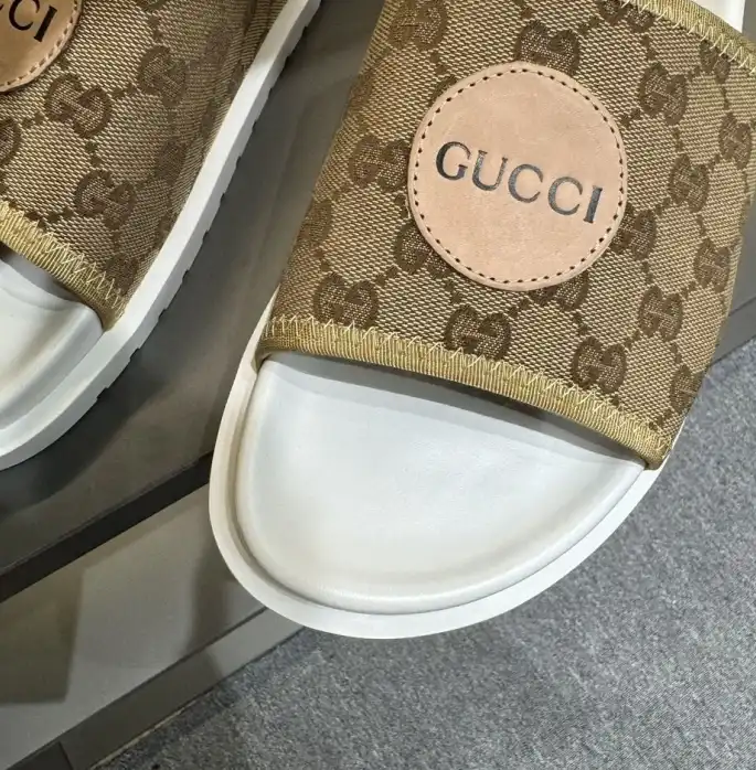 hype Gucci Slippers