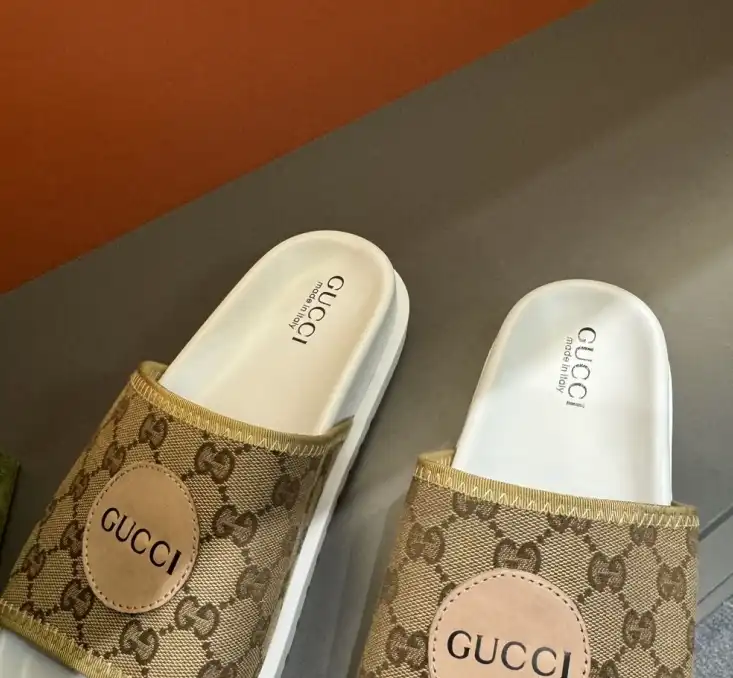 hype Gucci Slippers