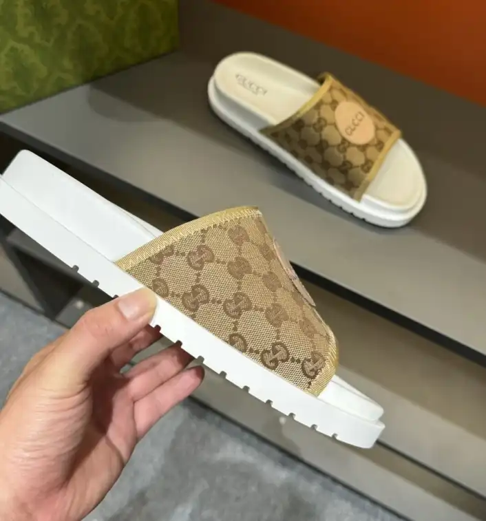 hype Gucci Slippers