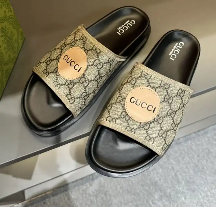 hype Gucci Slippers