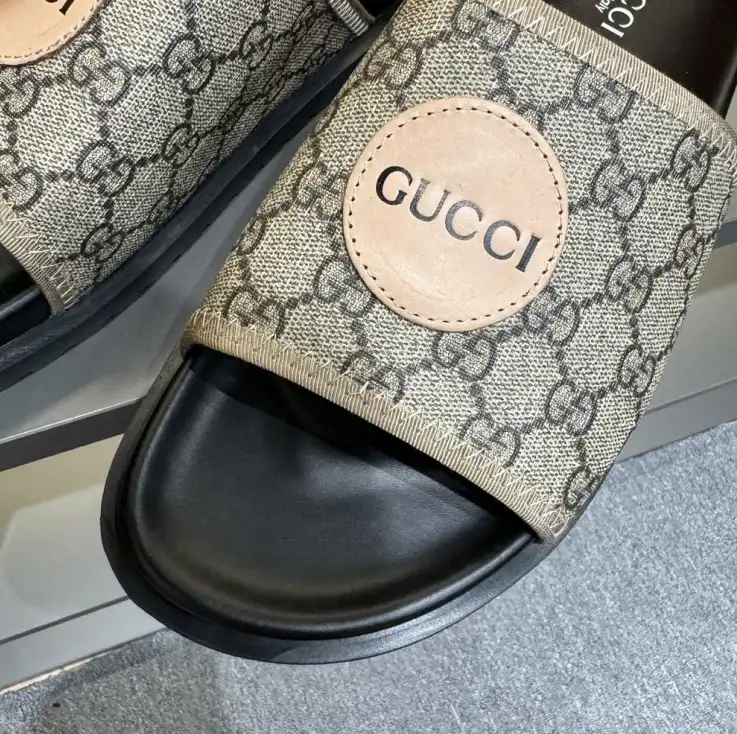 hype Gucci Slippers