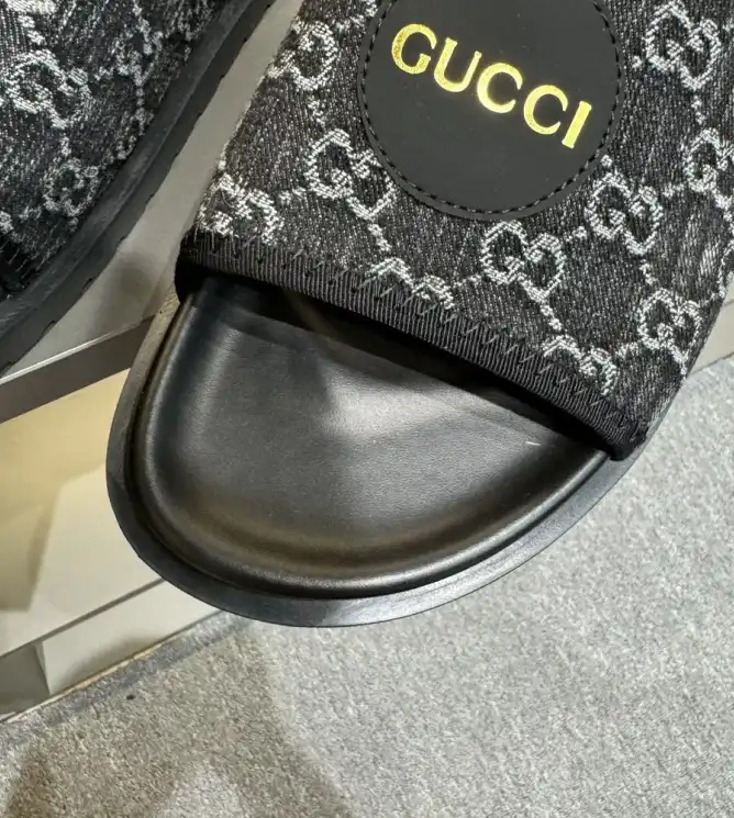 hype Gucci Slippers