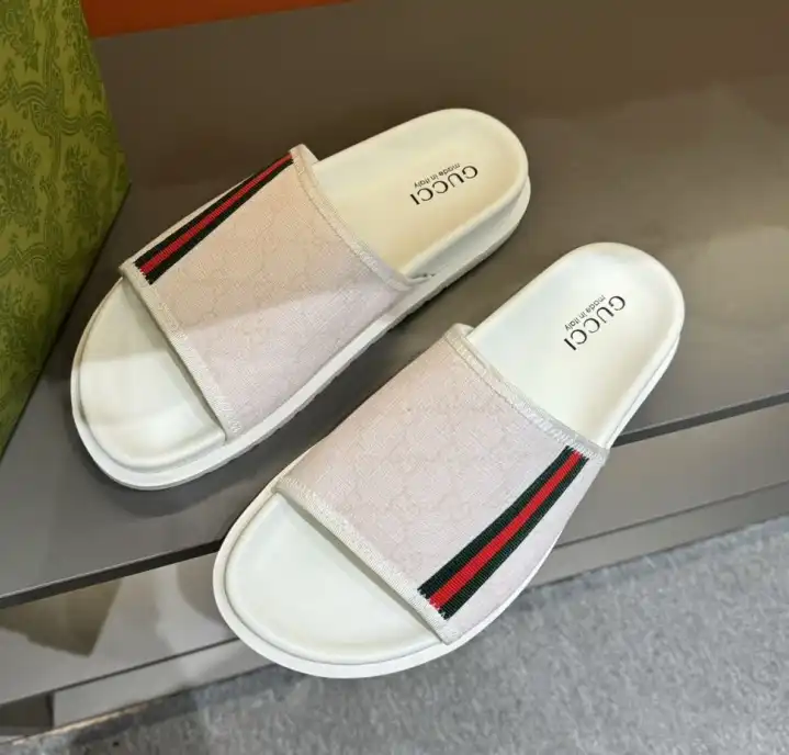 hype Gucci Slippers