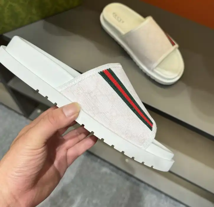 hype Gucci Slippers