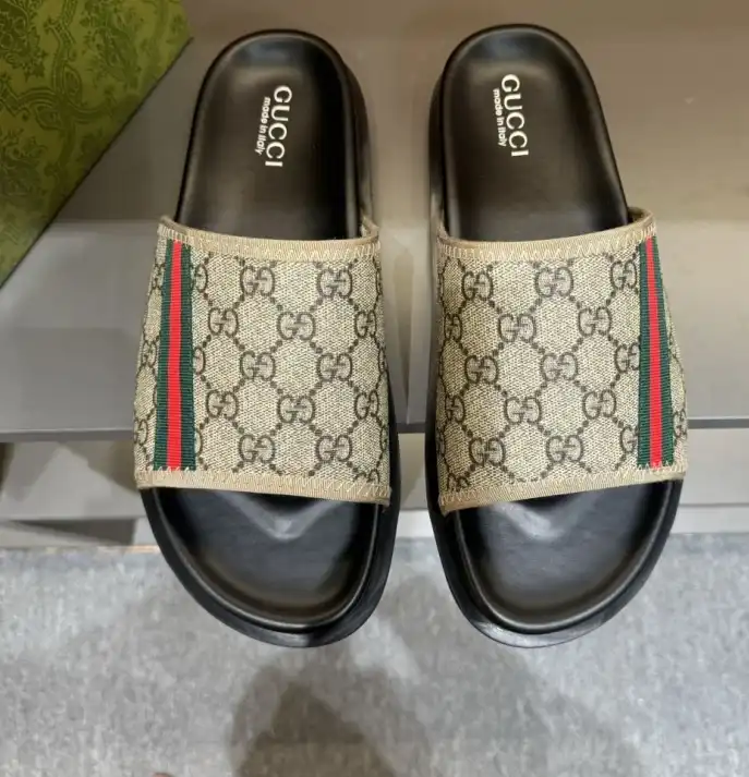 hype Gucci Slippers