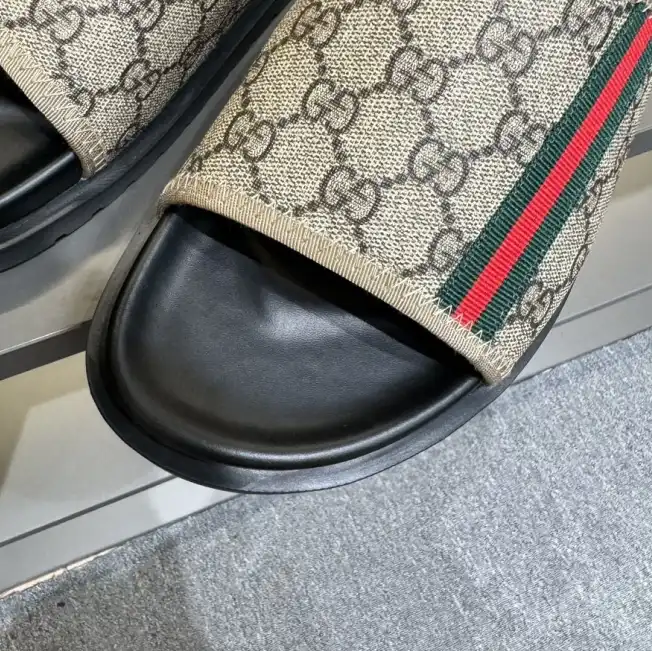 hype Gucci Slippers