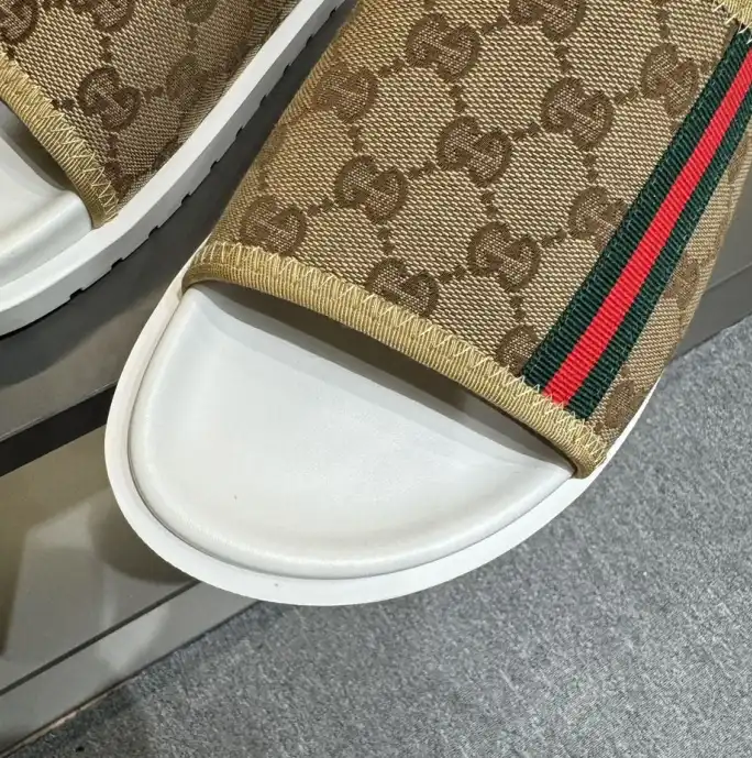 hype Gucci Slippers