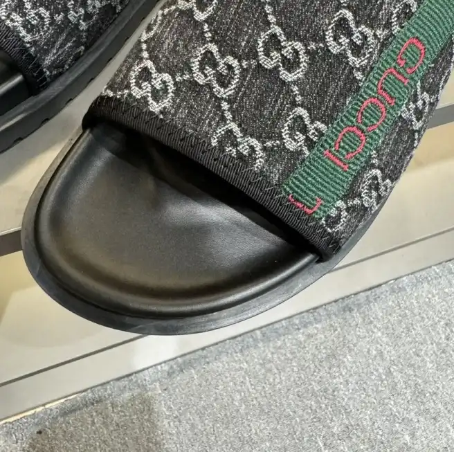 hype Gucci Slippers