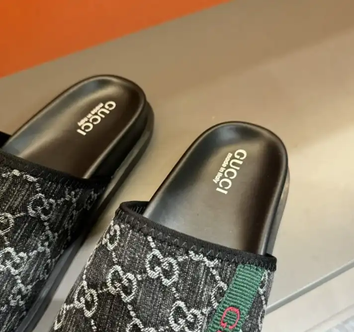 hype Gucci Slippers