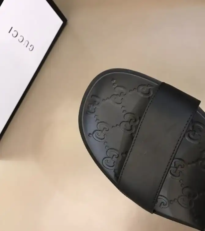 hype Gucci Slippers