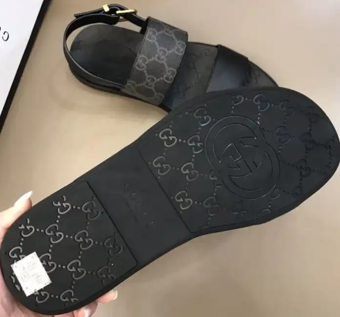 hype Gucci Slippers