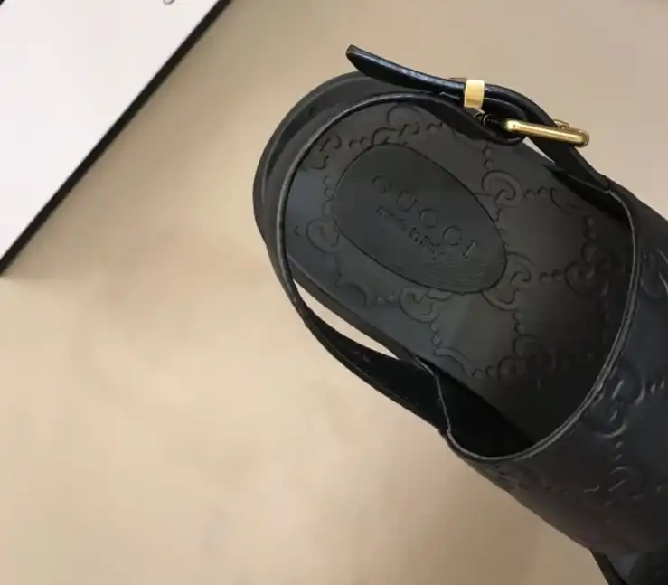 hype Gucci Slippers