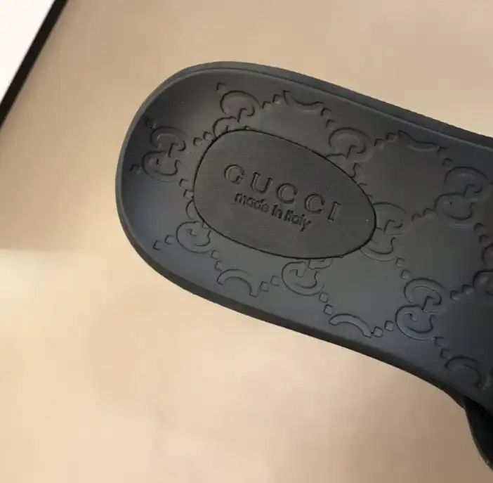 hype Gucci Slippers