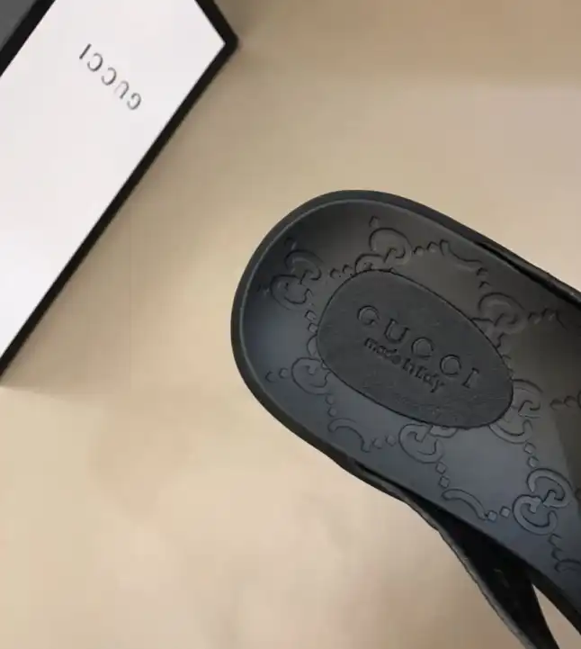 hype Gucci Slippers