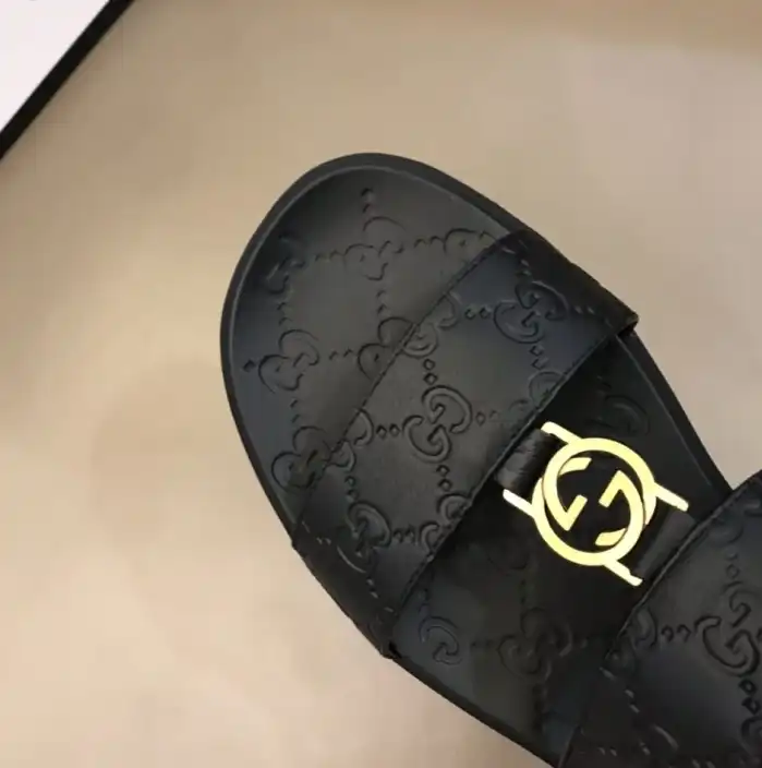 hype Gucci Slippers