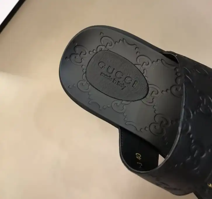 hype Gucci Slippers