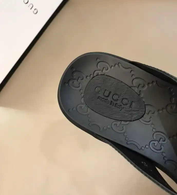 hype Gucci Slippers