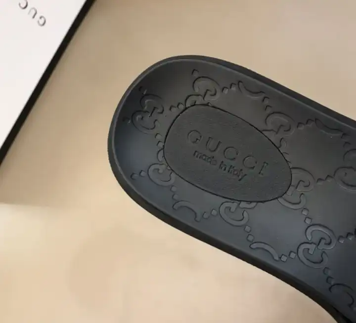 hype Gucci Slippers