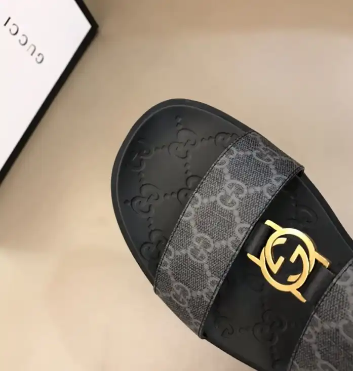 hype Gucci Slippers