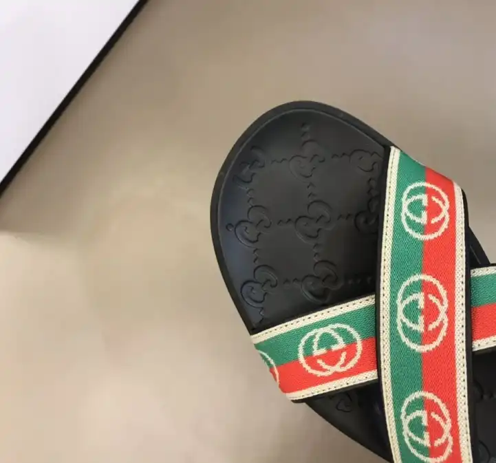 hype Gucci Slippers