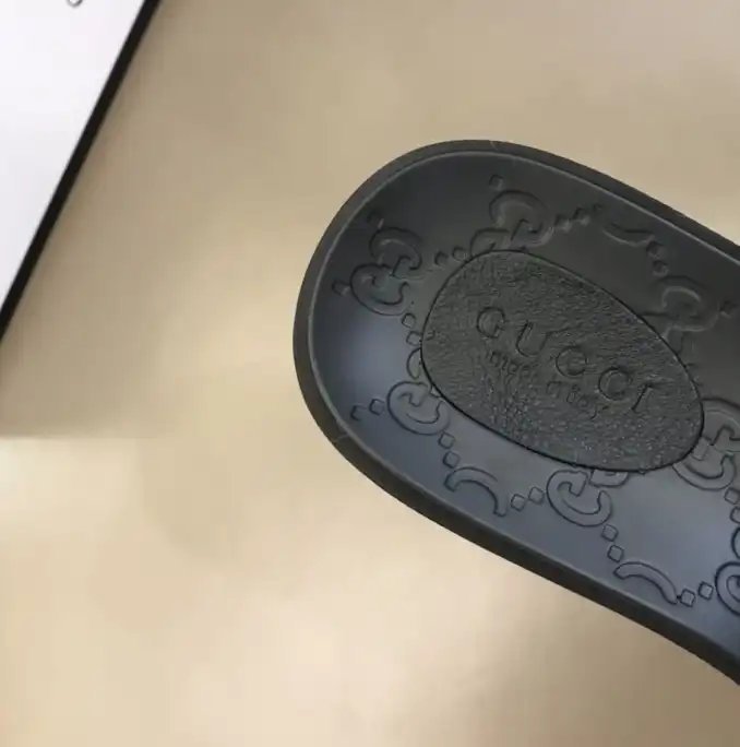 hype Gucci Slippers