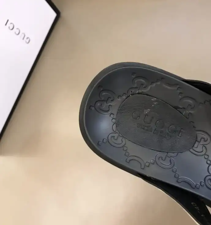 hype Gucci Slippers