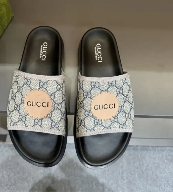 hype Gucci Slippers