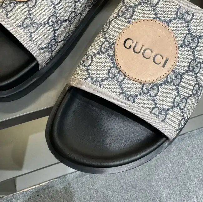 hype Gucci Slippers