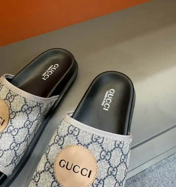 hype Gucci Slippers