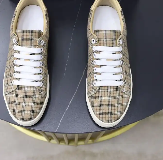 hype Burberry Sneakers