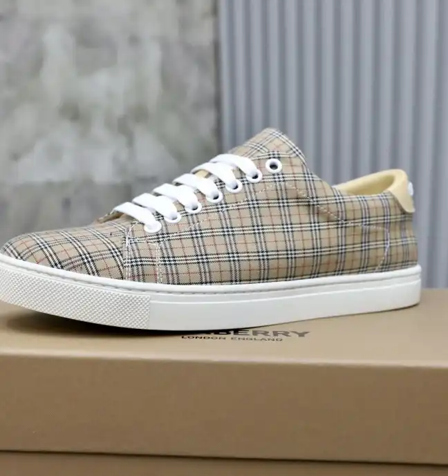 hype Burberry Sneakers