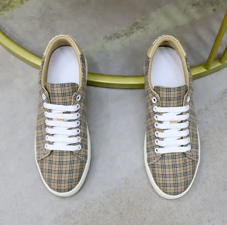 hype Burberry Sneakers