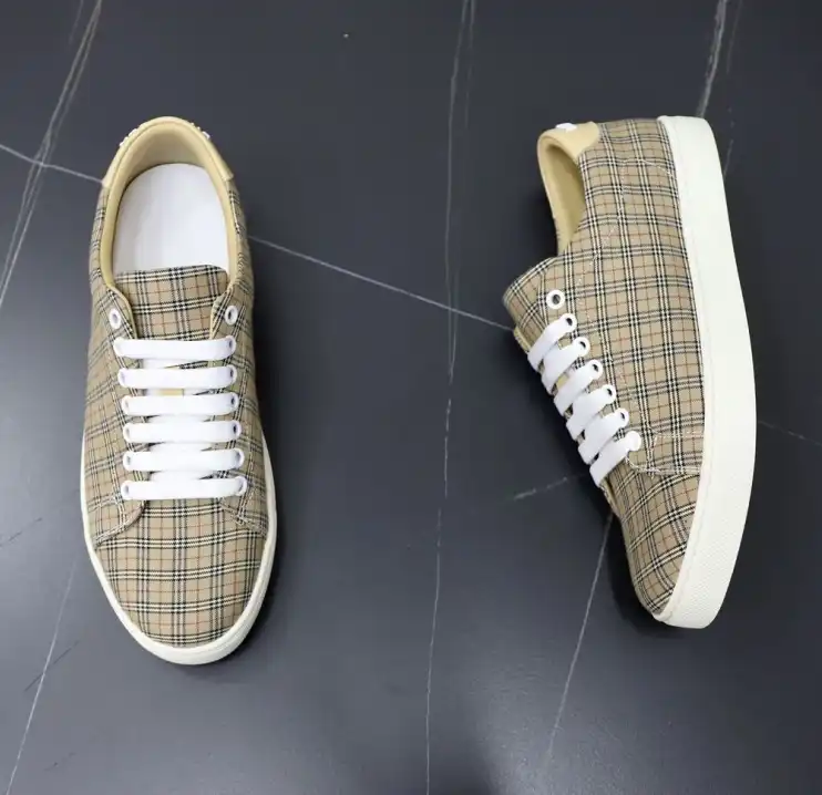 hype Burberry Sneakers